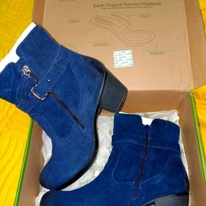 Ankle blue suede boots 9.5W